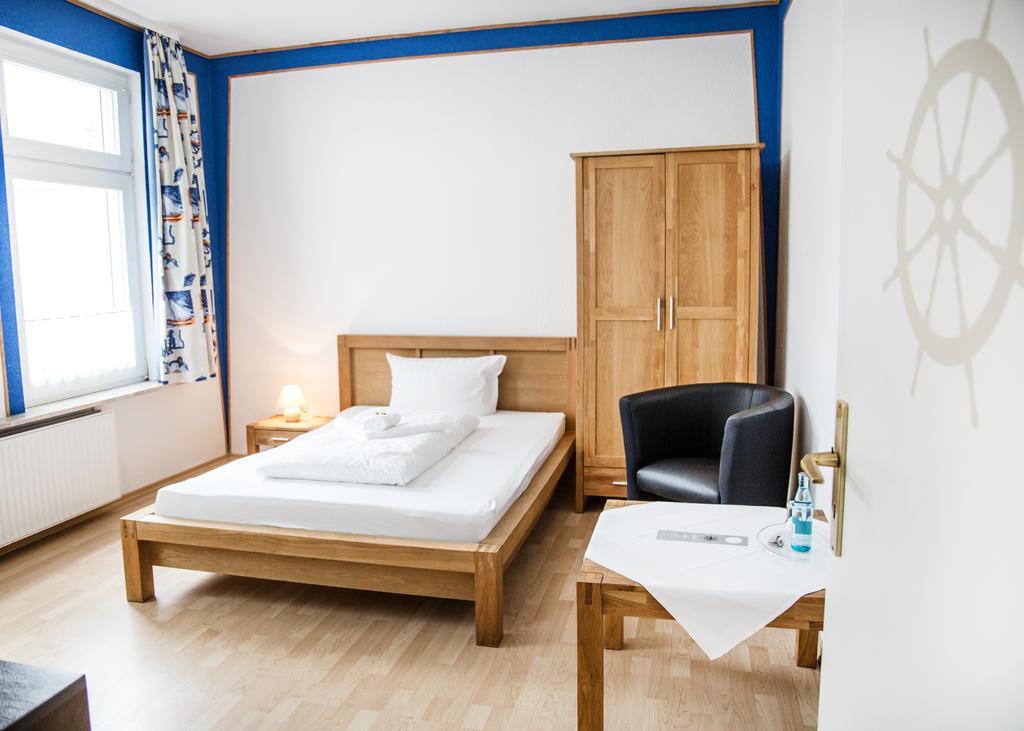 Hotel Tum Stueuermann ビューズム エクステリア 写真