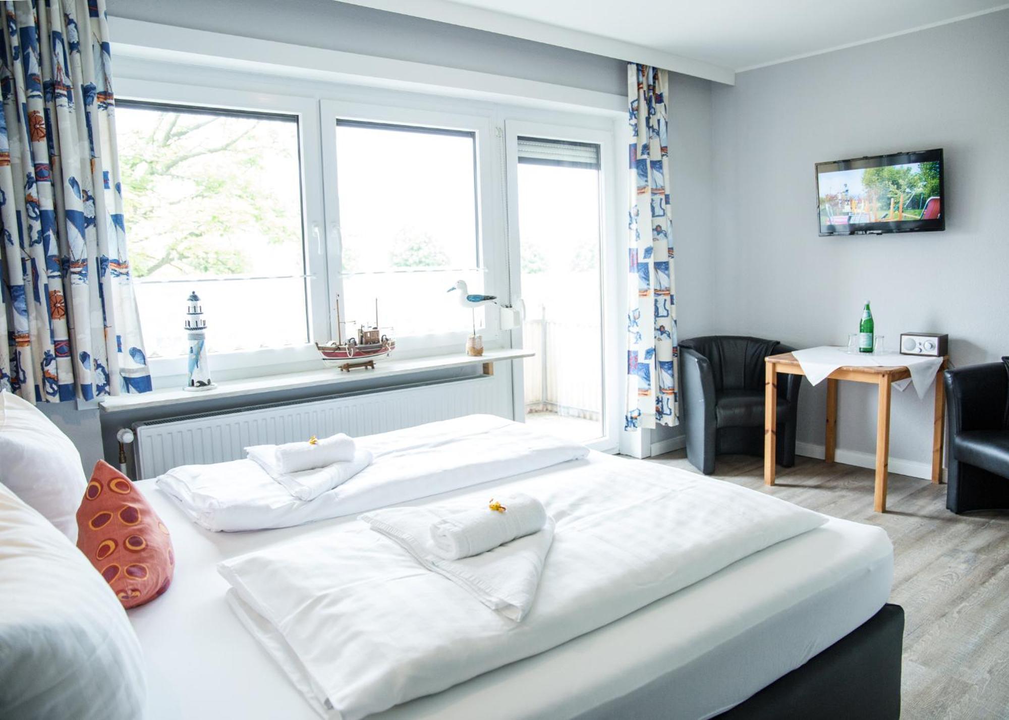 Hotel Tum Stueuermann ビューズム エクステリア 写真