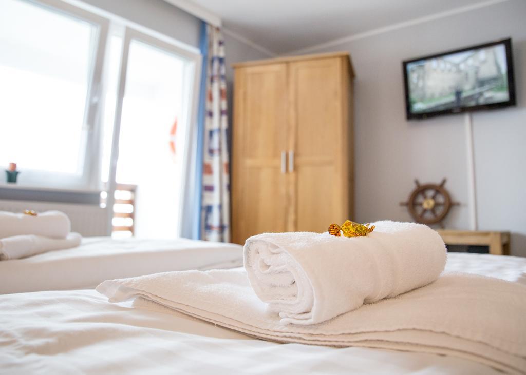Hotel Tum Stueuermann ビューズム エクステリア 写真