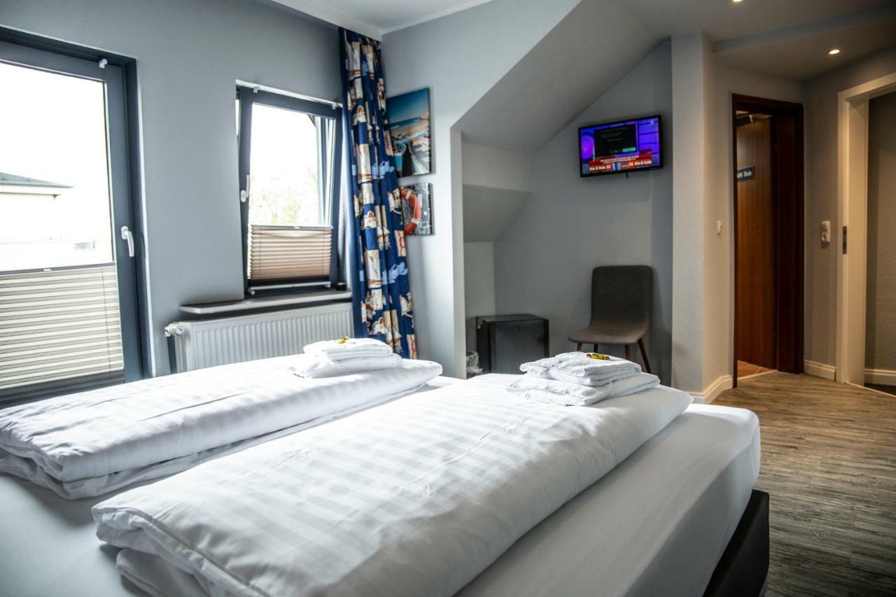Hotel Tum Stueuermann ビューズム エクステリア 写真